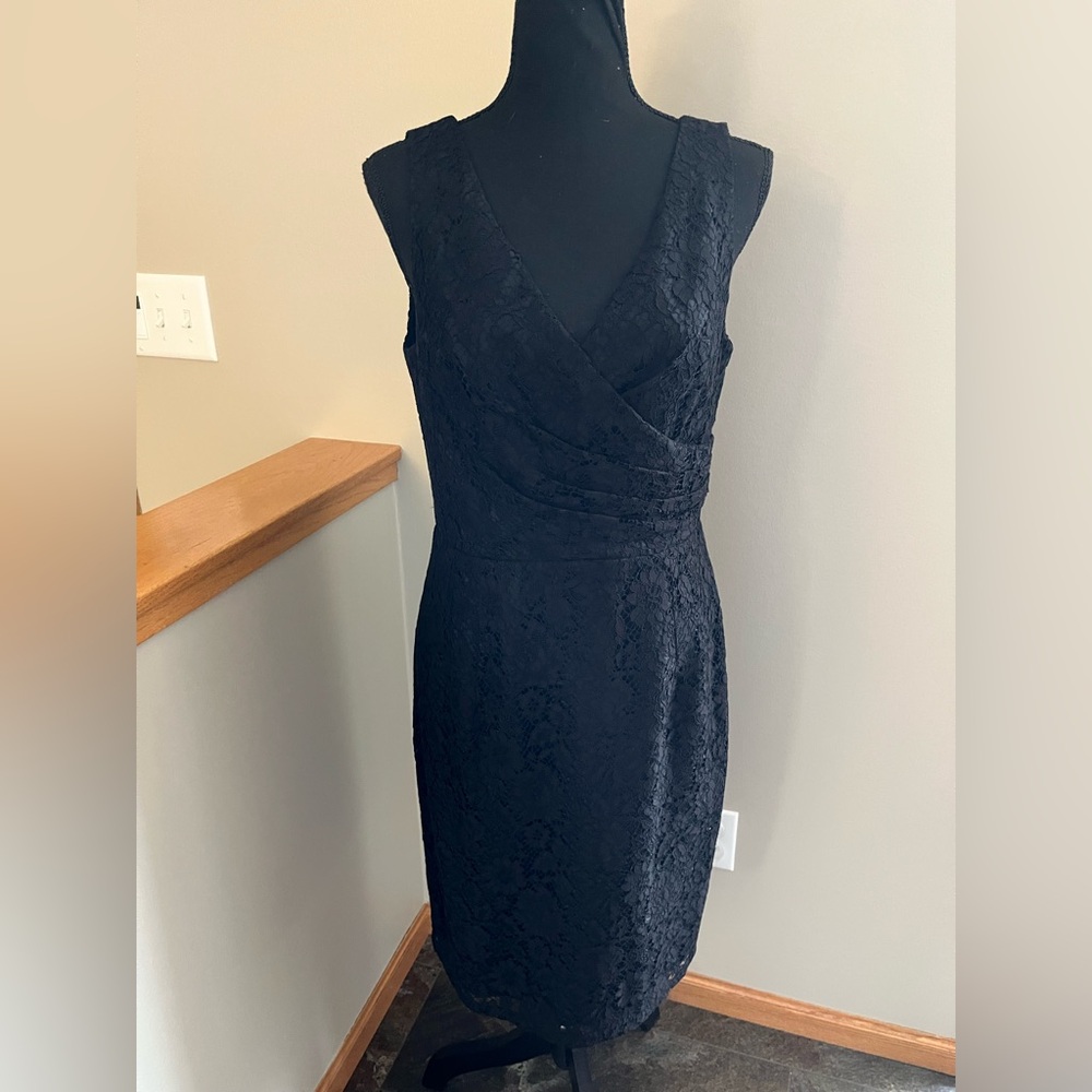 Women’s Donna Morgan Collection black sleeveless floral lace overlay dress. Sz.6